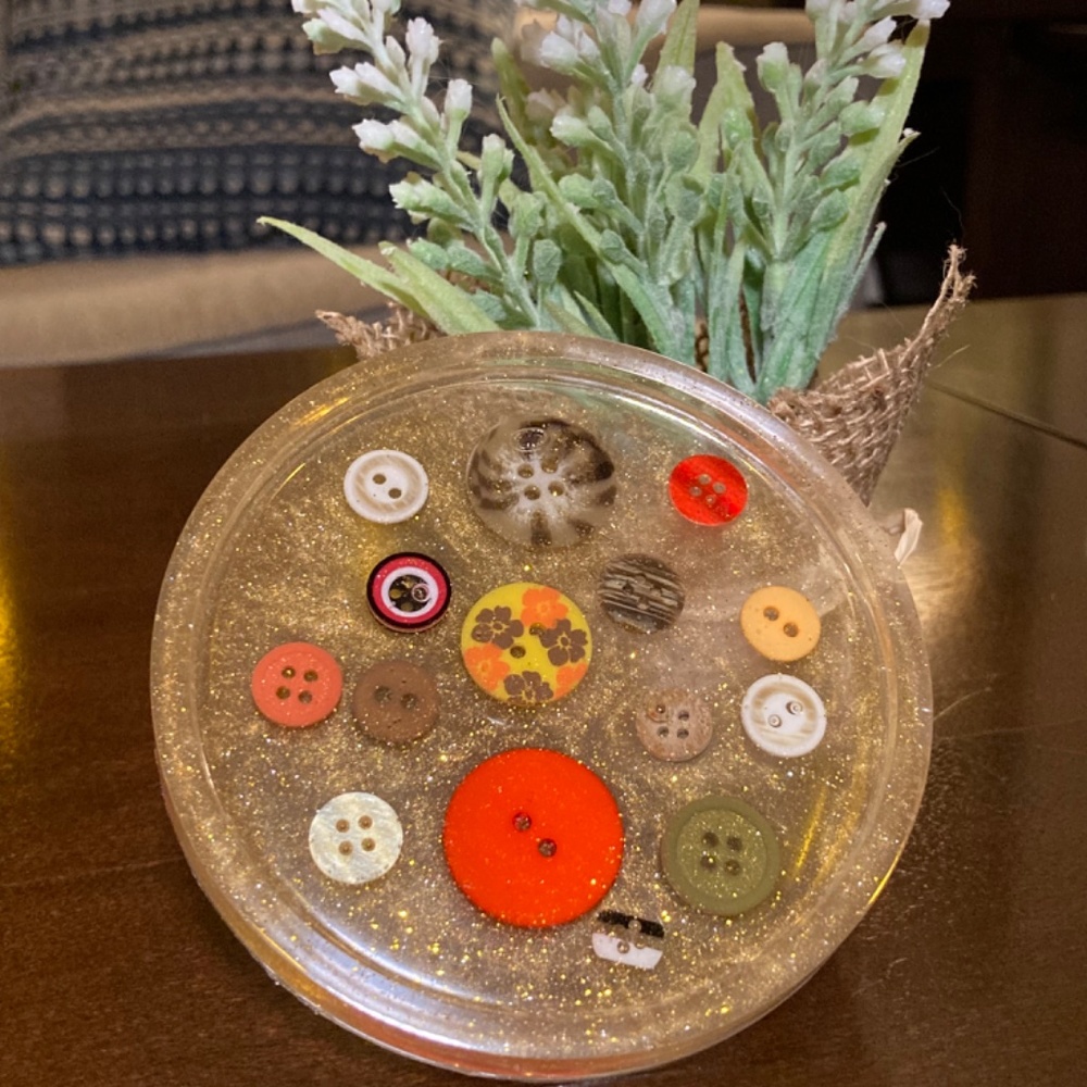 Resin Button Coaster Hand Crafted - Picture 3 of 6